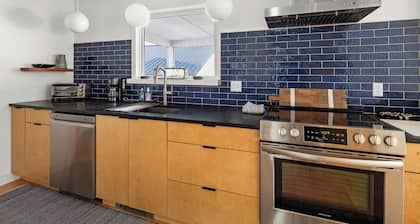 Elmore Views Farmhouse, Elmore Views Farmhouse - Pet Friendly!