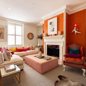 TV, books - KCS-07 Stylish and Chic (London)