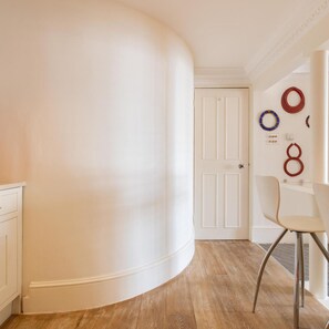 Interior - KCS-07 Stylish and Chic (London)