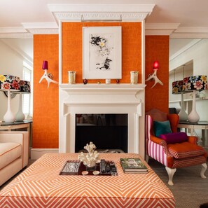 TV, books - KCS-07 Stylish and Chic (London)