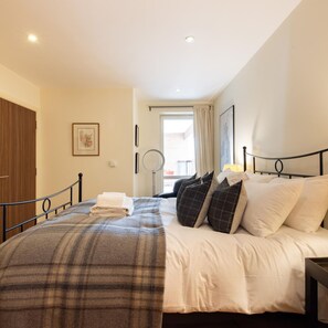 2 soverom, strykejern/-brett, wi-fi (inkludert) og sengetøy