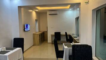 Bao gồm bữa sáng buffet hàng ngày