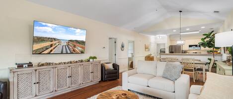 Smart-tv, bøger, musikbibliotek, kontorer