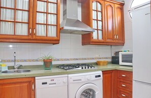 Réfrigérateur, micro-ondes, lave-vaisselle, cafetière/bouilloire