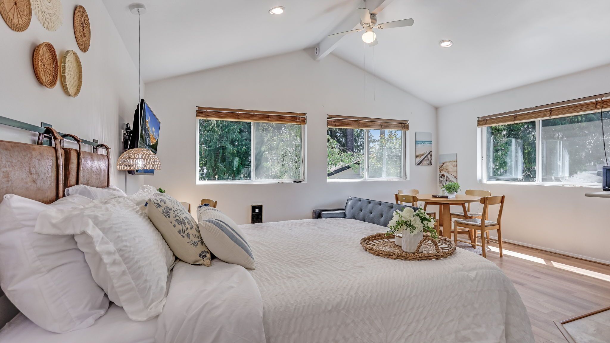 1 dormitorio, tabla de planchar con plancha, wifi y ropa de cama