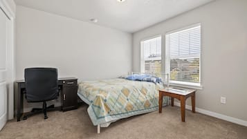 2 bedrooms, iron/ironing board, free WiFi, bed sheets