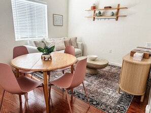 Interior - Central & Cozy / 1 BR 1 BA / Near Alvernon Park (Tucson)