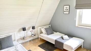 2 bedrooms, iron/ironing board, WiFi, bed sheets