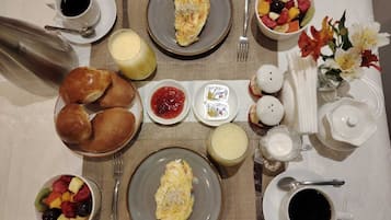 Free daily cooked-to-order breakfast