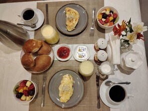 Free daily cooked-to-order breakfast 