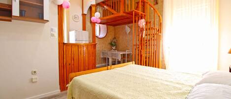 1 多间卧室、旅行婴儿床、上网接入