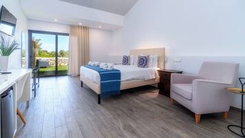 Standard Double Room | In-room safe, laptop workspace, blackout drapes, soundproofing