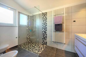 Bathroom - Holiday apartment with pool (Kosinožići)