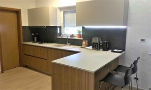 Fridge, microwave, oven, stovetop - Holiday apartment with pool (Kosinožići)