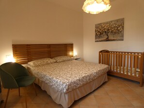 3 bedrooms, iron/ironing board, travel crib, free WiFi - Scappo in Umbria, Felicità 14a (Giove)