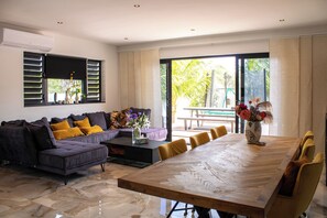 Villa | Dining - Luxury Villa Incl Pool With Seaview Near Beaches (Grote Berg)