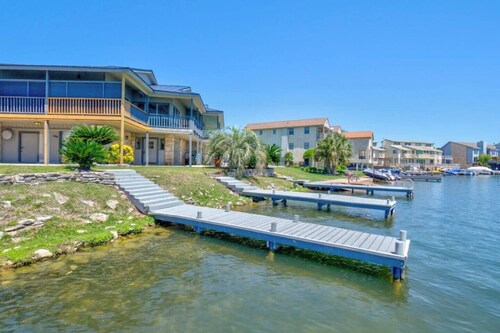 Sundowner Stay on Lake LBJ !