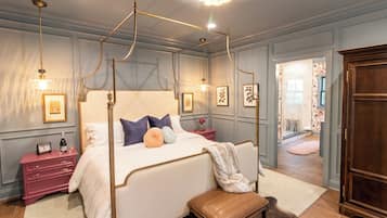 Luxury Cottage, 1 King Bed, Kitchen, Courtyard View | 1 bedroom, free WiFi