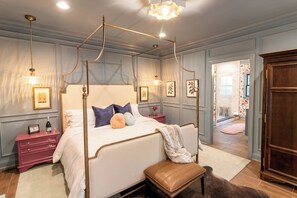 Luxury Cottage, 1 King Bed, Kitchen, Courtyard View | 1 bedroom, individually decorated, individually furnished, free WiFi - The Jarvis at 220 (New Bern)