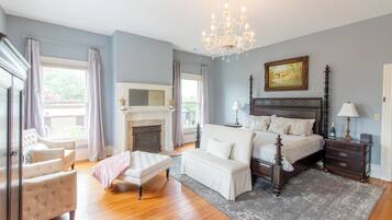 Luxury Suite, 1 King Bed, Private Bathroom, City View | 1 bedroom, free WiFi