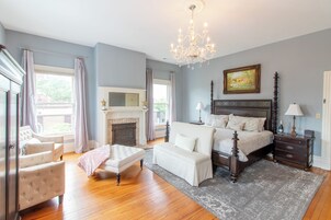 1 habitación, decoración personalizada y muebles diferentes 