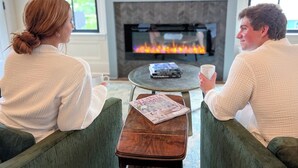 Luksus-småhus, 1 kingsize-seng, kjøkken, bakgårdsutsikt | Oppholdsområde