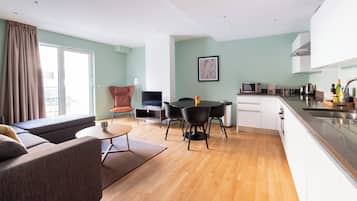 Apartment, 2 Bedrooms | Living area | 32-inch Smart TV with digital channels