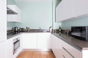 Apartment, 2 Bedrooms | Private kitchen | Full-sized fridge, microwave, oven, stovetop - Native Victoria (London)