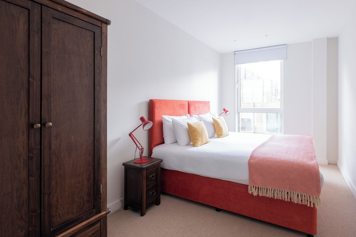 Apartment, 3 Bedrooms | Premium bedding, desk, laptop workspace, blackout drapes