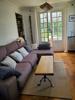 TV, DVD player, books