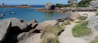 Spacieuse Maison de Famille Dans le Cadre Magnifique de la Cote de Granit Rose