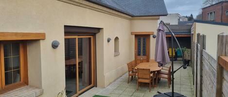 تناول الطعام بالخارج