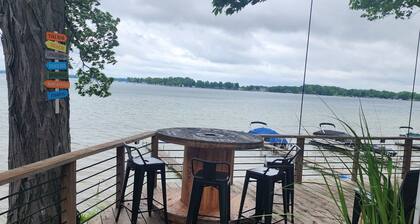 Charming Lakefront Cottage on Coldwater Lake