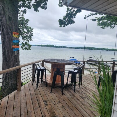 Charming Lakefront Cottage on Coldwater Lake