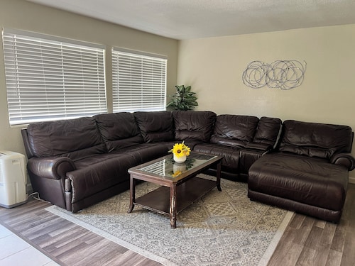 Peaceful 2bed/1bath condo with parking