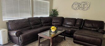 Peaceful 2bed/1bath condo with parking