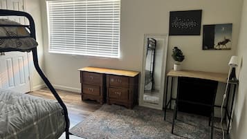 2 bedrooms, in-room safe, desk, iron/ironing board