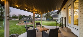 Cozy&Retro+3BR+Pets+Fenced+Downtown Location