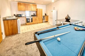 Apartment | Games room - Immaculate 2-bed Apartment in Birmingham (Birmingham)