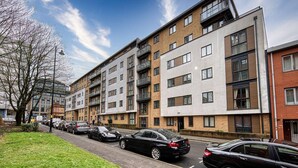 A multi-story residential building with a modern design, featuring balconies and large windows. - Immaculate 2-bed Apartment in Birmingham (Birmingham)
