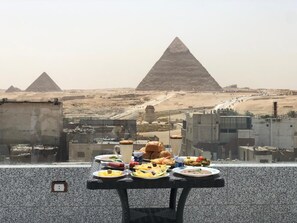 ملاءات من القطن المصري وأغطية فراش متميزة وأسرّة بطبقة علوية مريحة