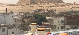 미들 이스트 피라미드 뷰