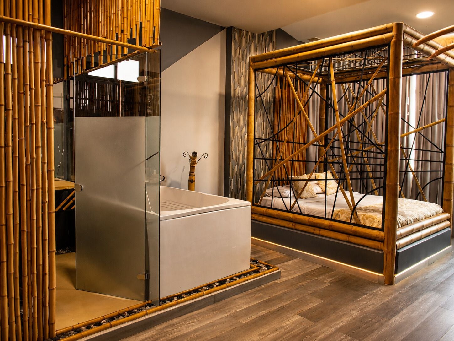 Quarto casal romântico | Wi-Fi de cortesia, roupa de cama