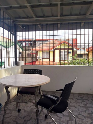 Outdoor dining - Peaceful Fully Furnished Spacious Home Imus Cavite (Imus)
