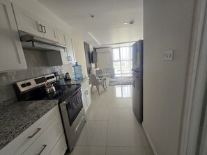 Private kitchen - Tropical condo by the sea in Gated Community (Portmore)