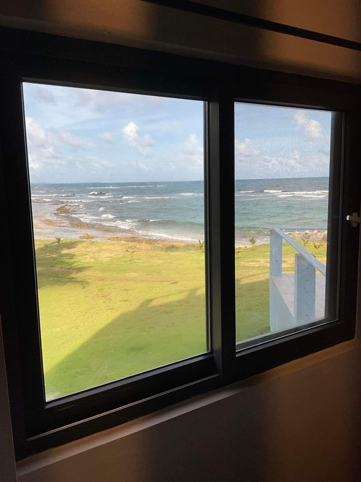 Deluxe driepersoonskamer, uitzicht op zee | Uitzicht op strand/zee