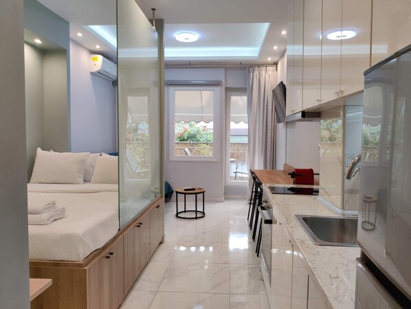 1 habitación, caja de seguridad en la habitación y escritorio 