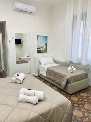 Chambre Quadruple Confort, 1 grand lit, non-fumeur, salle de bains privée