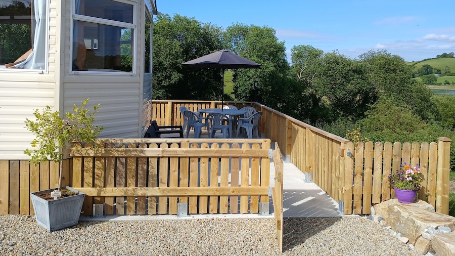 Comfortable Mobile Home in the Countryside