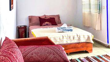 House | 4 bedrooms, iron/ironing board, free WiFi, bed sheets